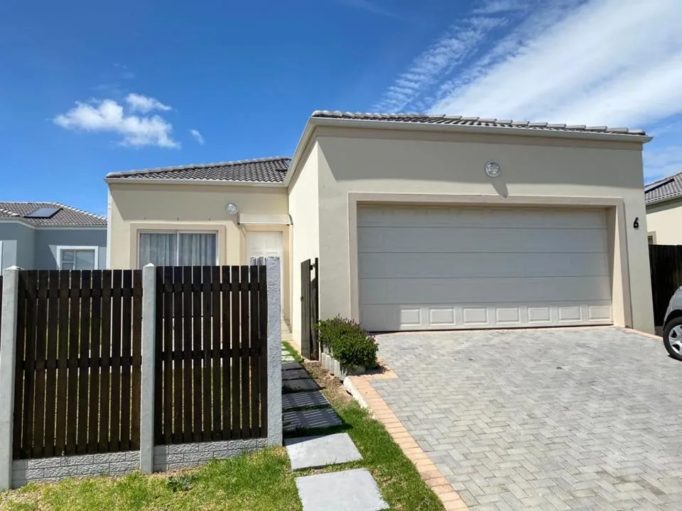 3 Bedroom Townhouse for sale in Parsonsvlei