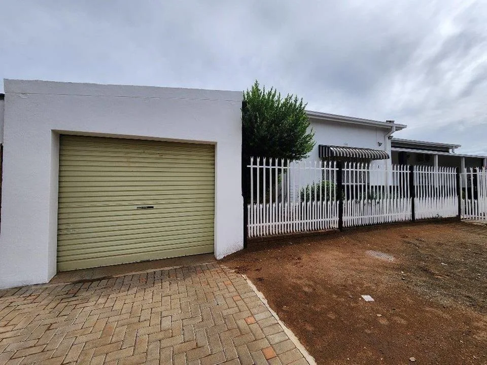 3 Bedroom House for sale in Beaconsfield
