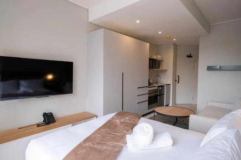 0.5 Bedroom Apartment / flat to rent in Cape Town City Centre
