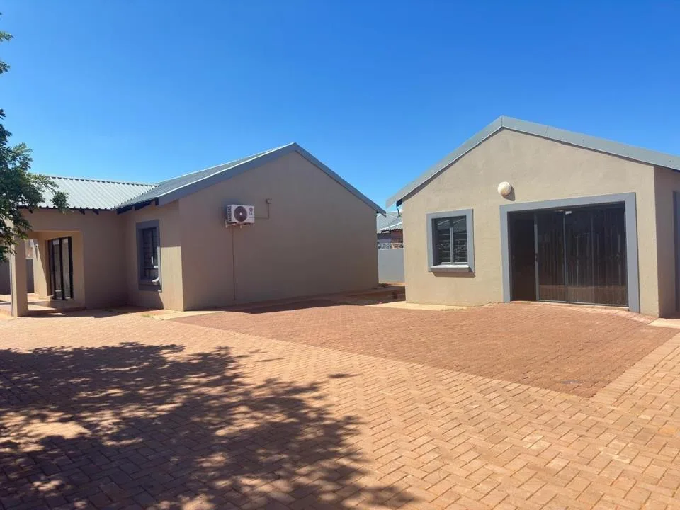 4 Bedroom House for sale in Kathu