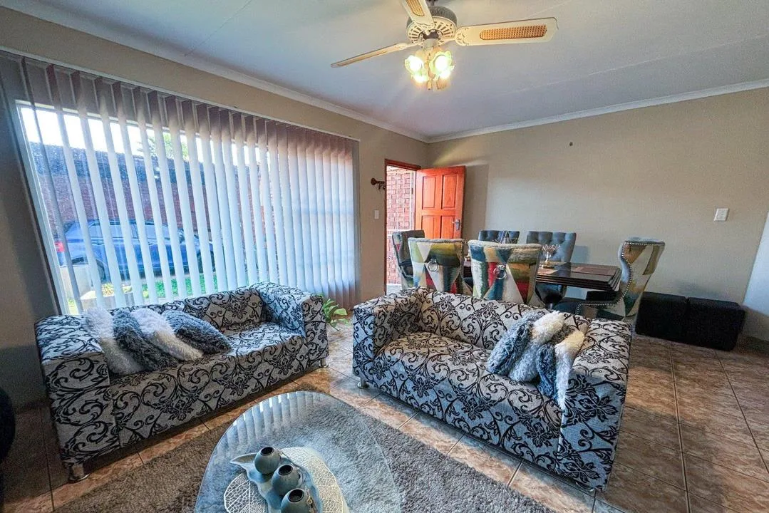 2 Bedroom Townhouse for sale in Pellissier