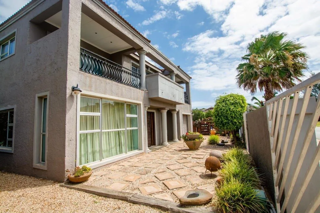4 Bedroom House for sale in Wavecrest