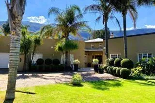 7 Bedroom House for sale in Somerset East
