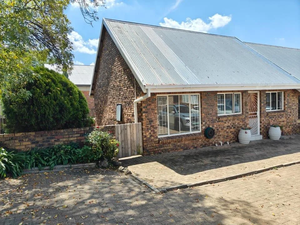 2 Bedroom Townhouse for sale in Eureka