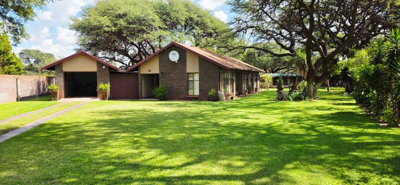 4 Bedroom House for sale in Kathu
