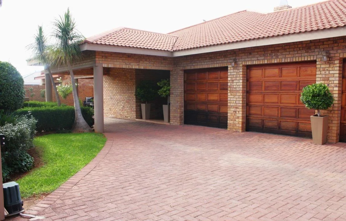 4 Bedroom House for sale in Hillcrest
