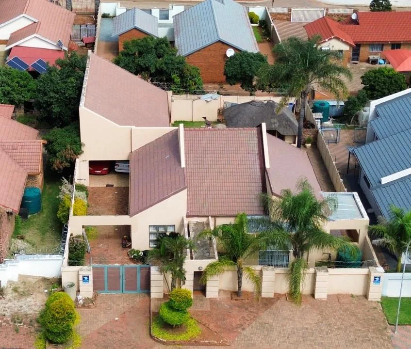 3 Bedroom House for sale in Flora Park