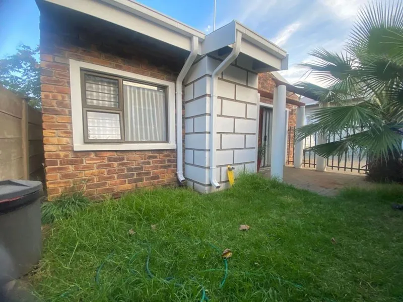 2 Bedroom Townhouse for sale in Navalsig