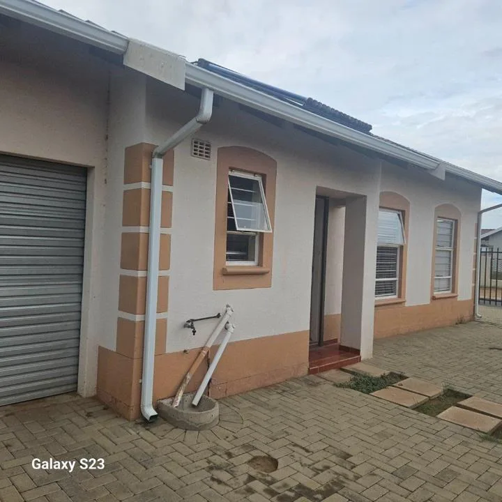 3 Bedroom House for sale in Raceway