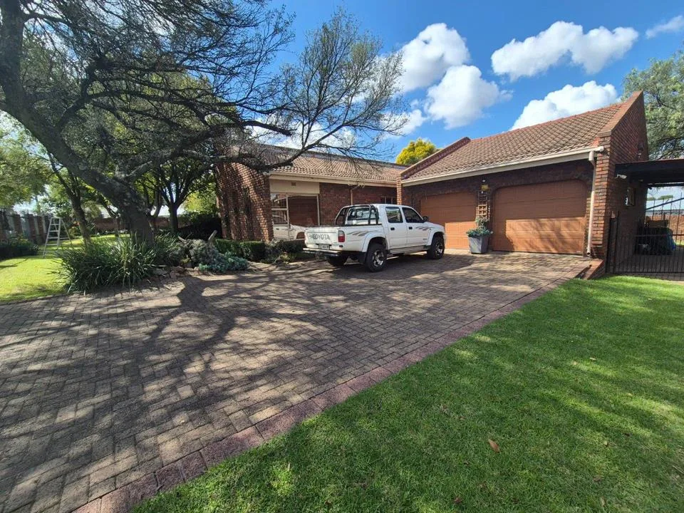 4 Bedroom House for sale in Gholfsig