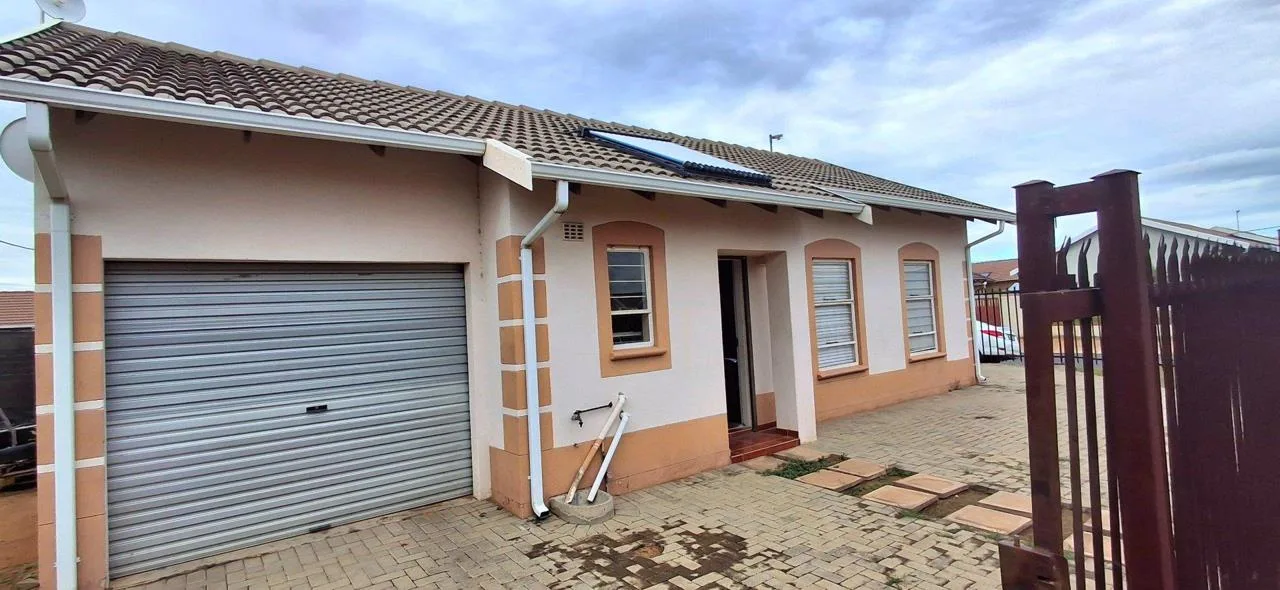3 Bedroom House for sale in Raceway
