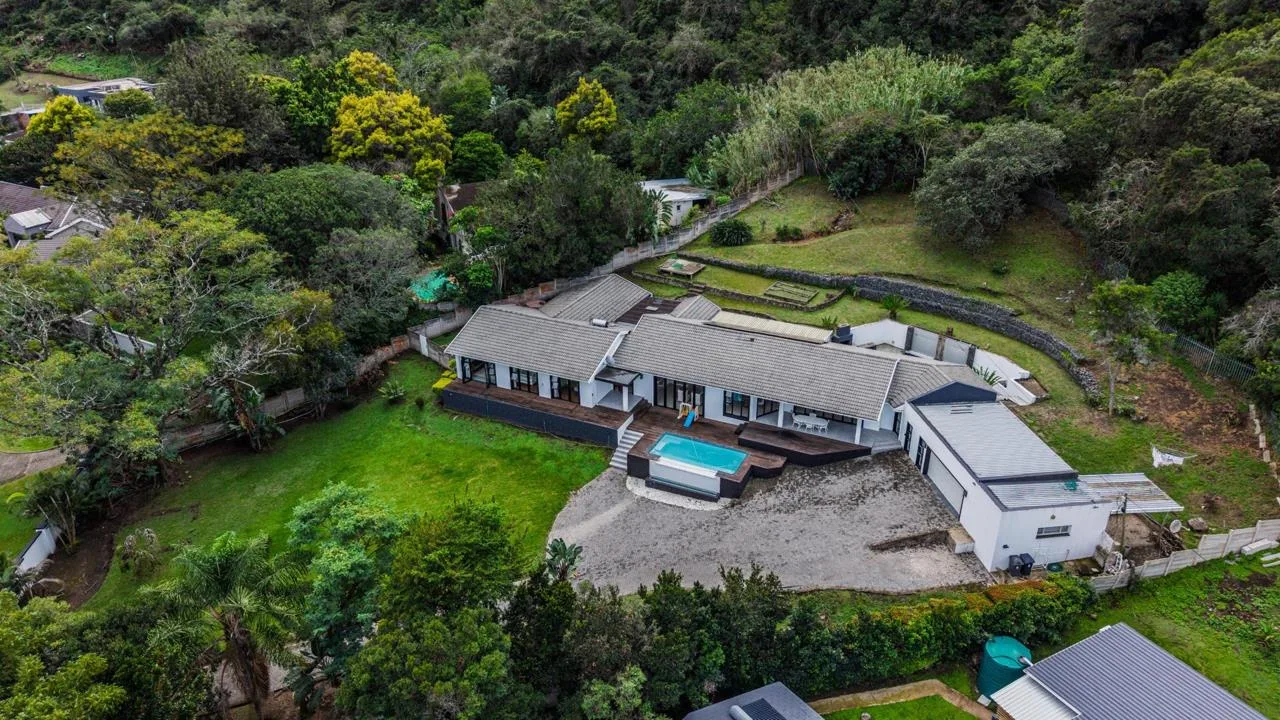 4 Bedroom House for sale in Beacon Bay