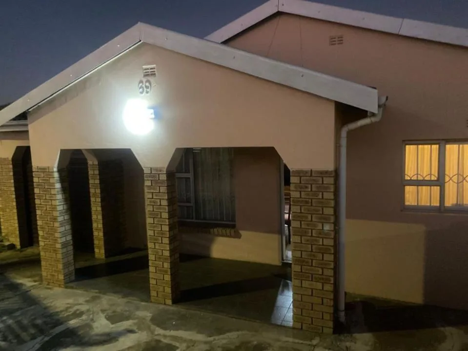 3 Bedroom House for sale in Ikwezi