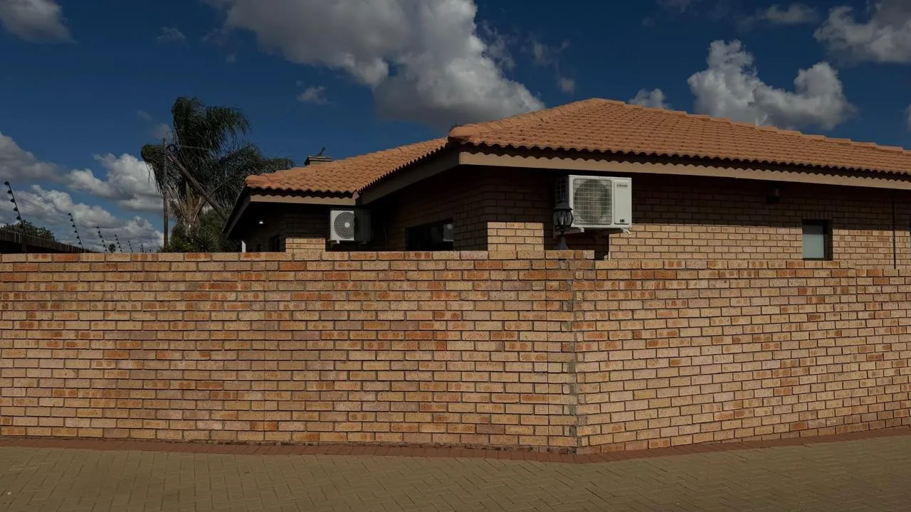 3 Bedroom House for sale in Hillcrest