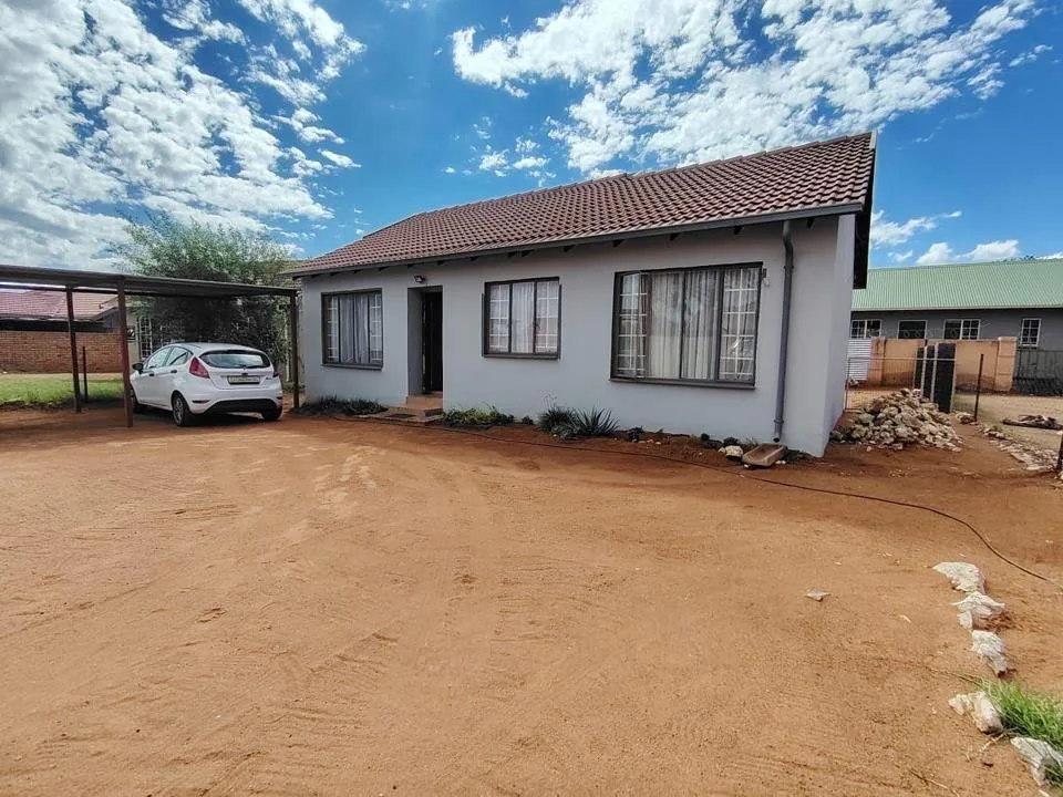 3 Bedroom House for sale in Kathu