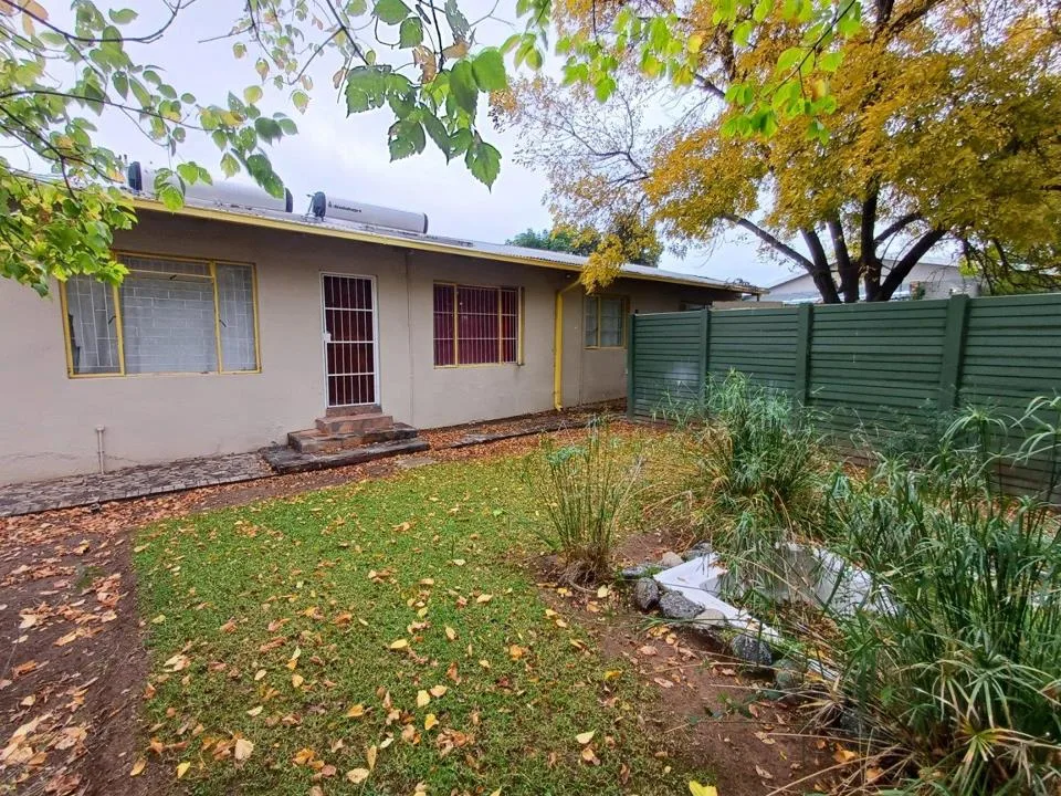 10 Bedroom House for sale in Brandwag