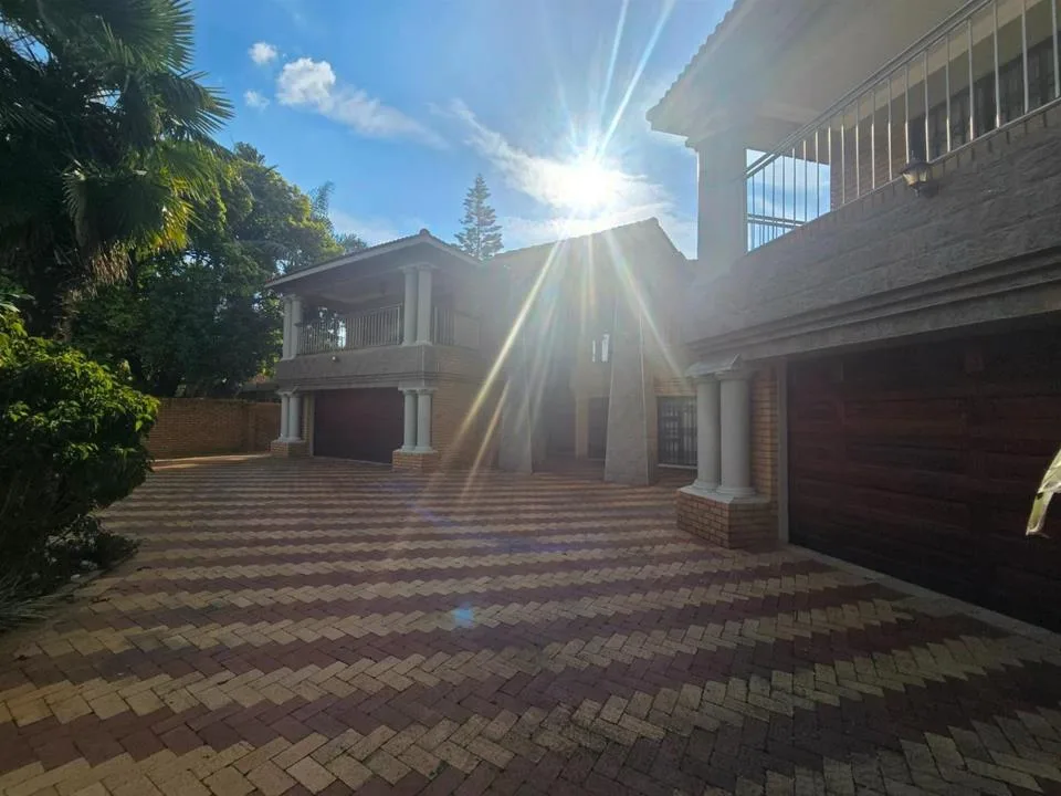 8 Bedroom House for sale in Bendor