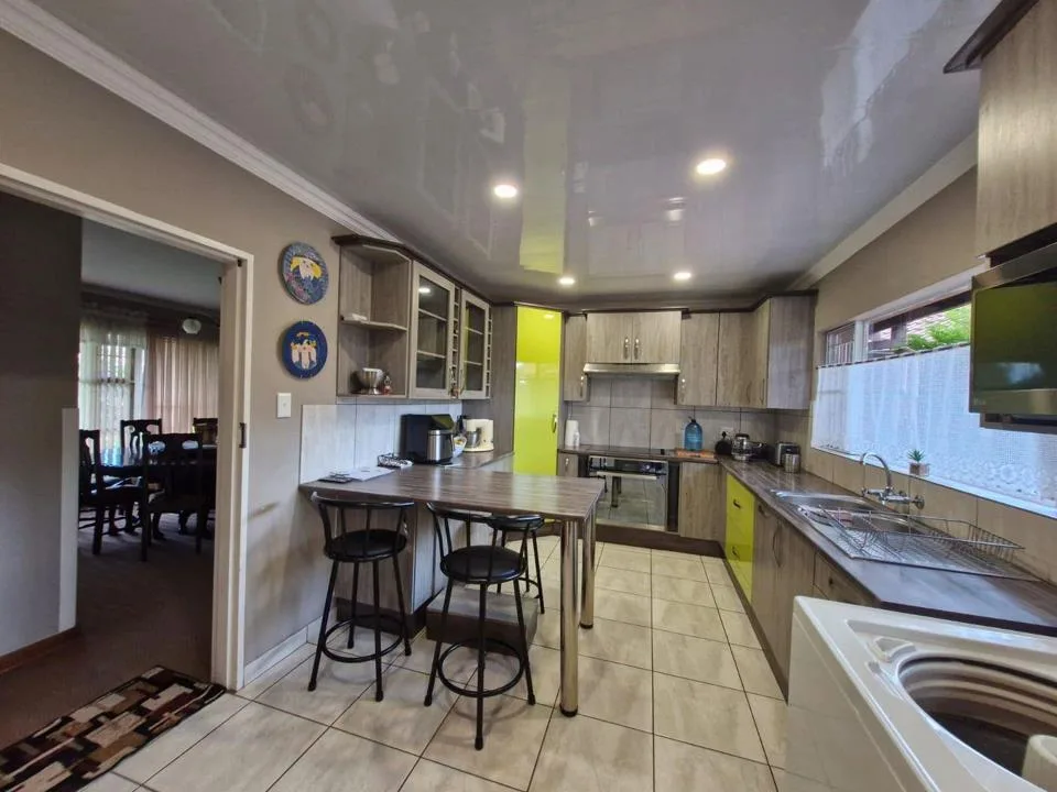4 Bedroom House for sale in Kathu