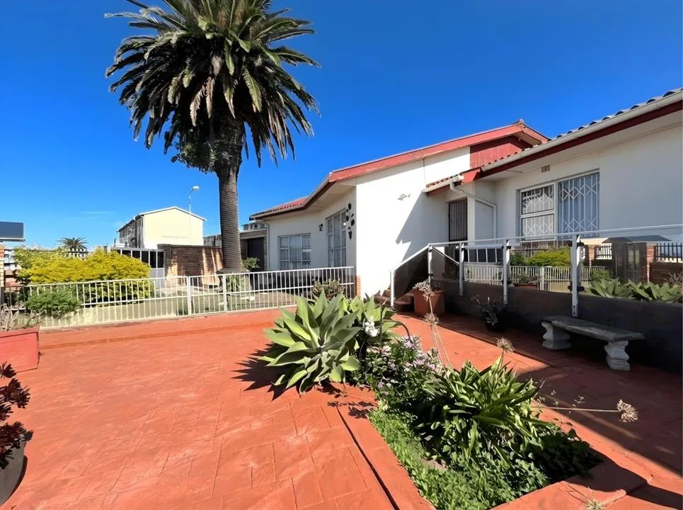 4 Bedroom House for sale in Malabar