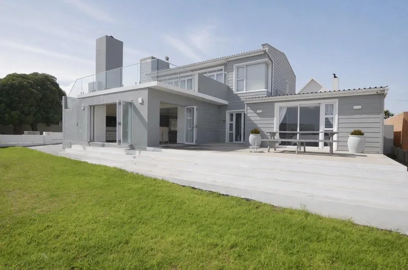 4 Bedroom House to rent in Yzerfontein