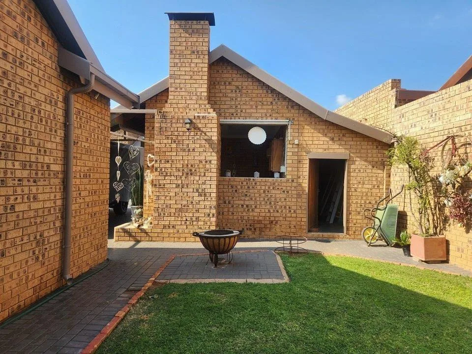 3 Bedroom House for sale in Modimolle