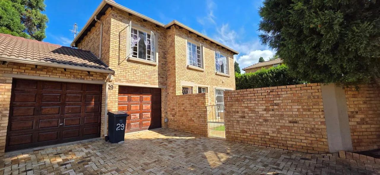 3 Bedroom Townhouse to rent in Olivedale