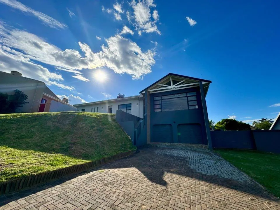 4 Bedroom House for sale in Blue Bend