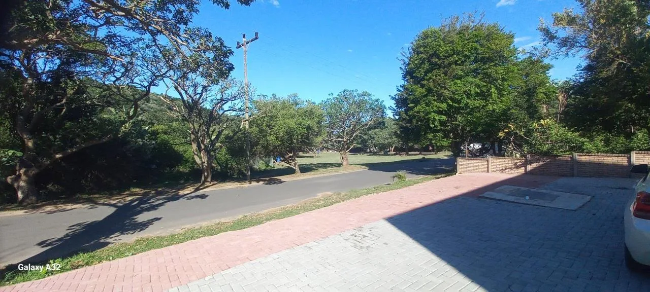 7 Bedroom House for sale in Cintsa East