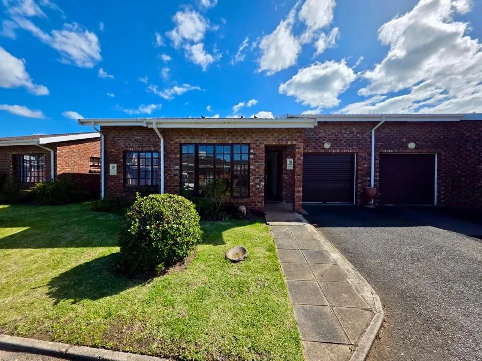 1 Bedroom Townhouse for sale in Gonubie