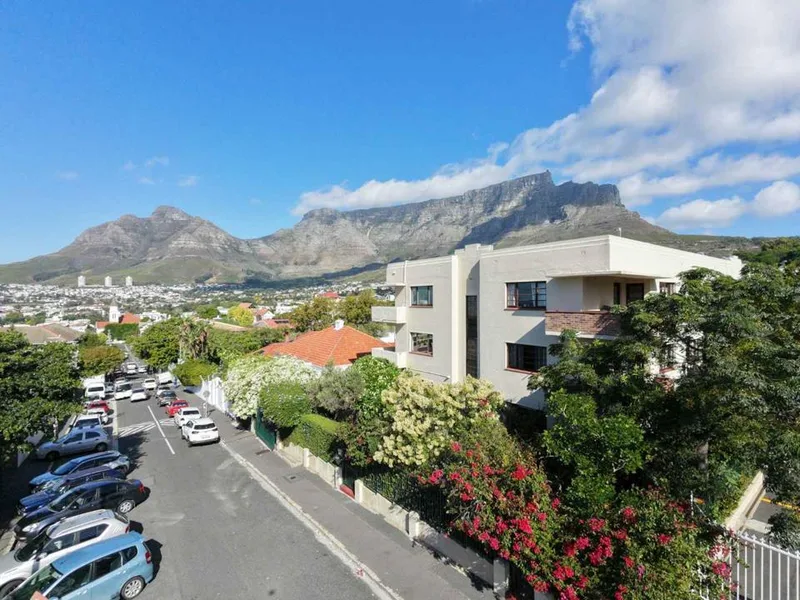 2 Bedroom Apartment / flat to rent in Tamboerskloof
