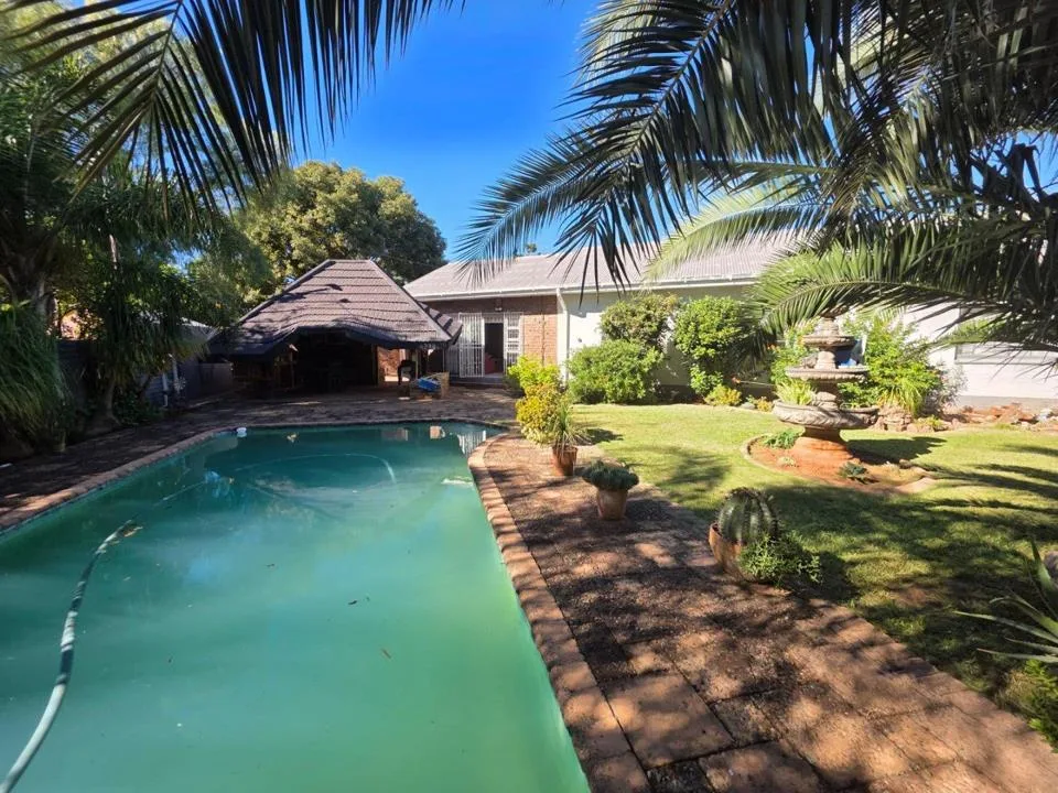 4 Bedroom House for sale in Heuwelsig