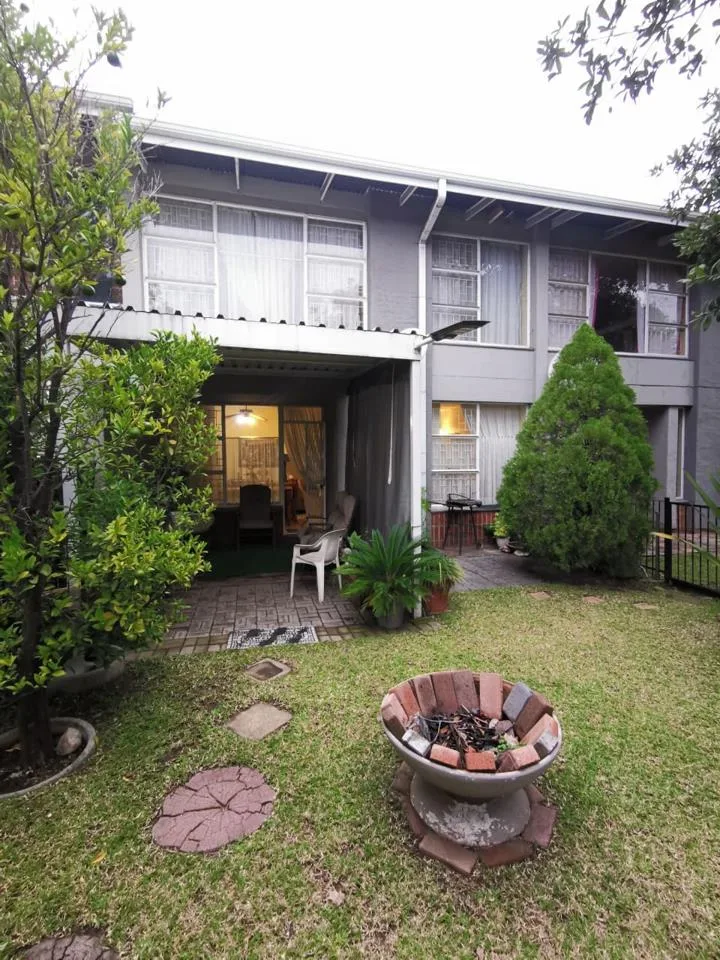 3 Bedroom Townhouse for sale in Sasolburg Ext 23