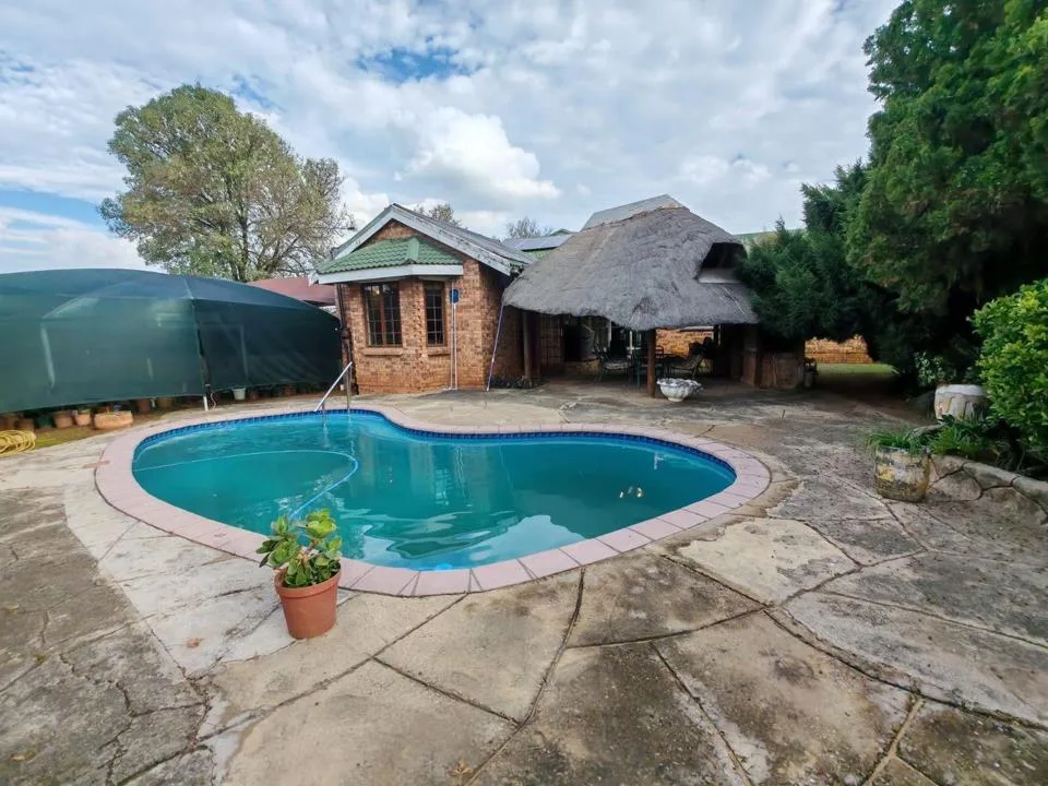 4 Bedroom House for sale in Vaalpark