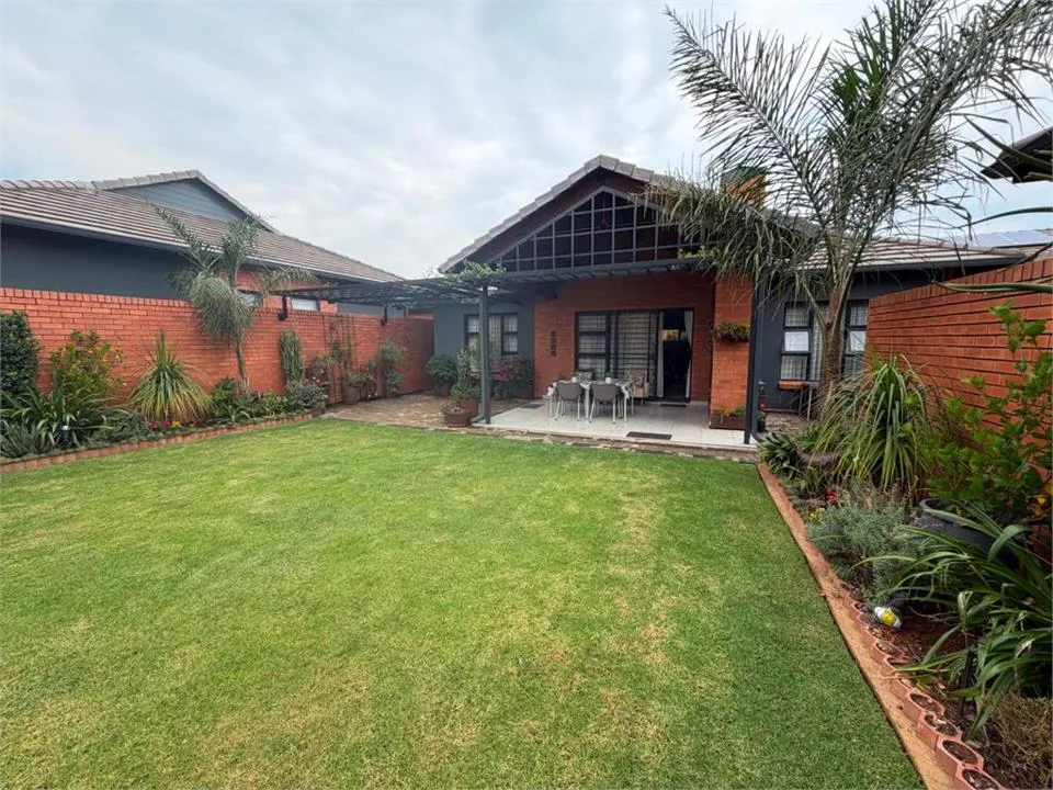 3 Bedroom Townhouse to rent in Rietvalleirand