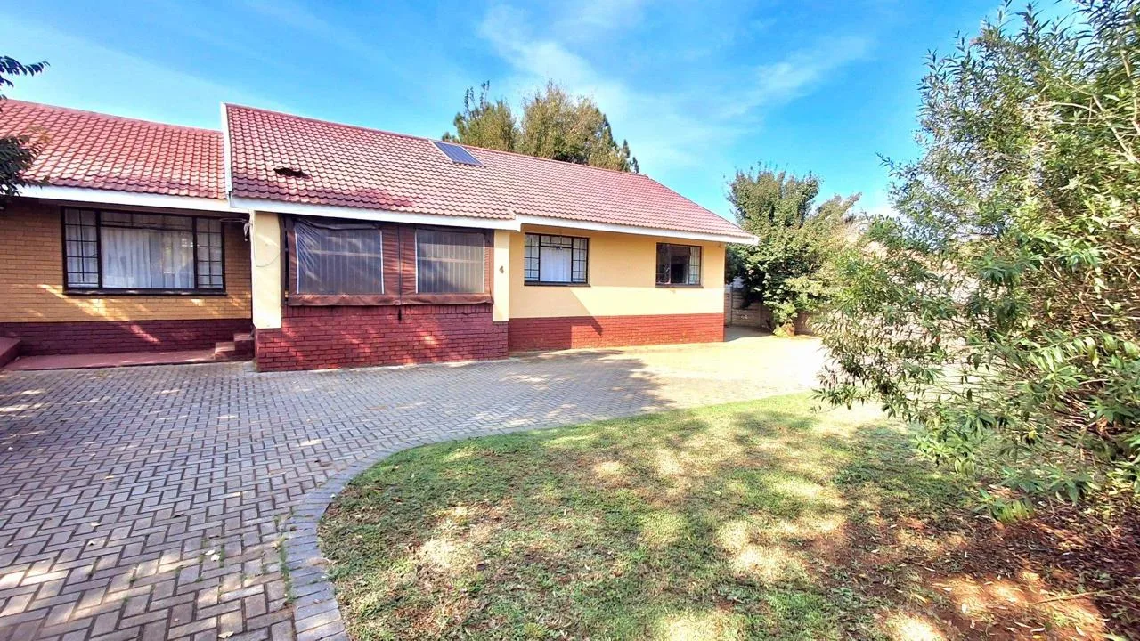 3 Bedroom House for sale in Vaalpark