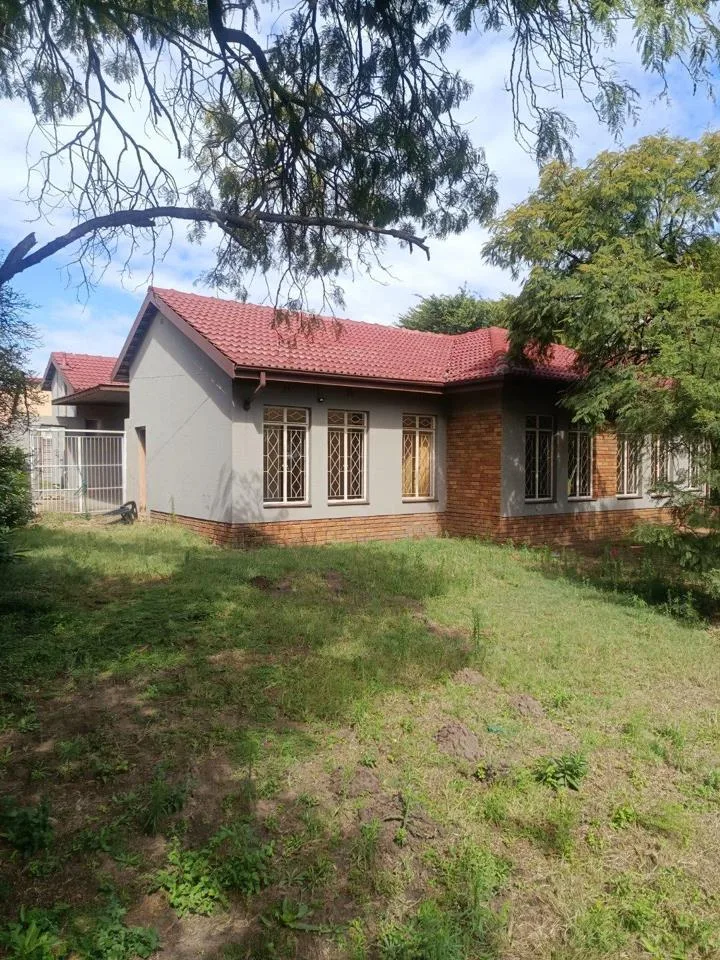 4 Bedroom House for sale in Die Heuwel