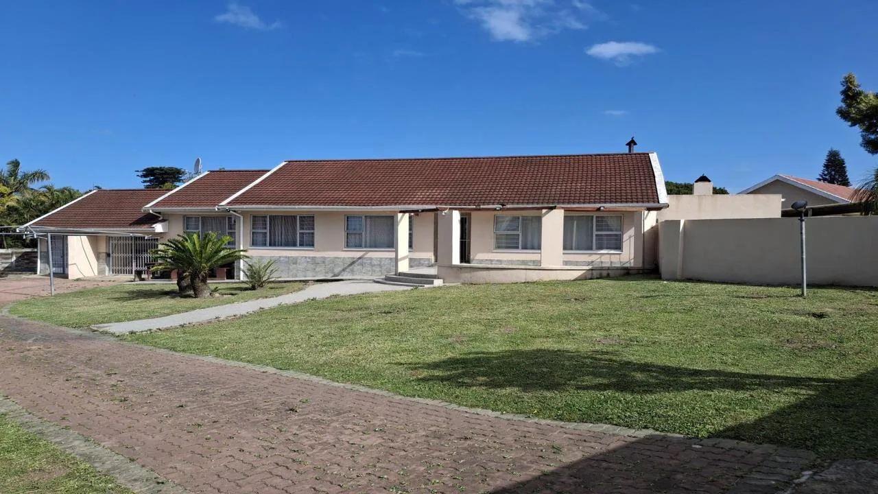 3 Bedroom House for sale in Beacon Bay North