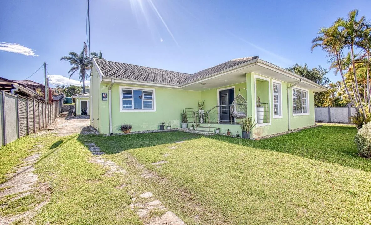 5 Bedroom House for sale in Gonubie
