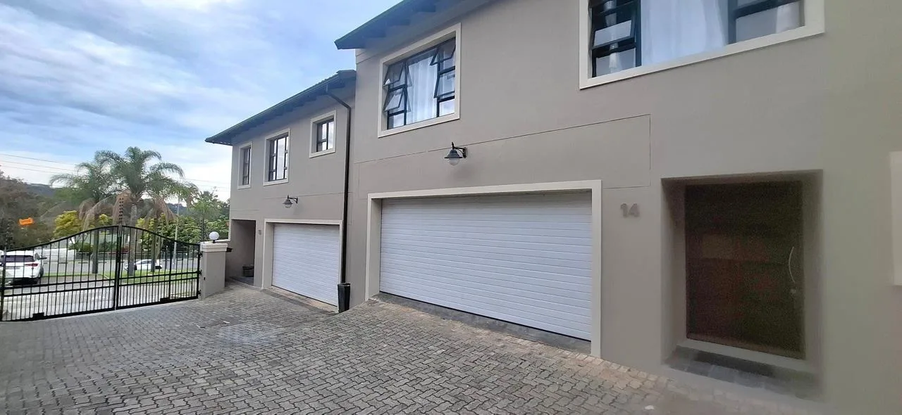 4 Bedroom Townhouse for sale in Beacon Bay