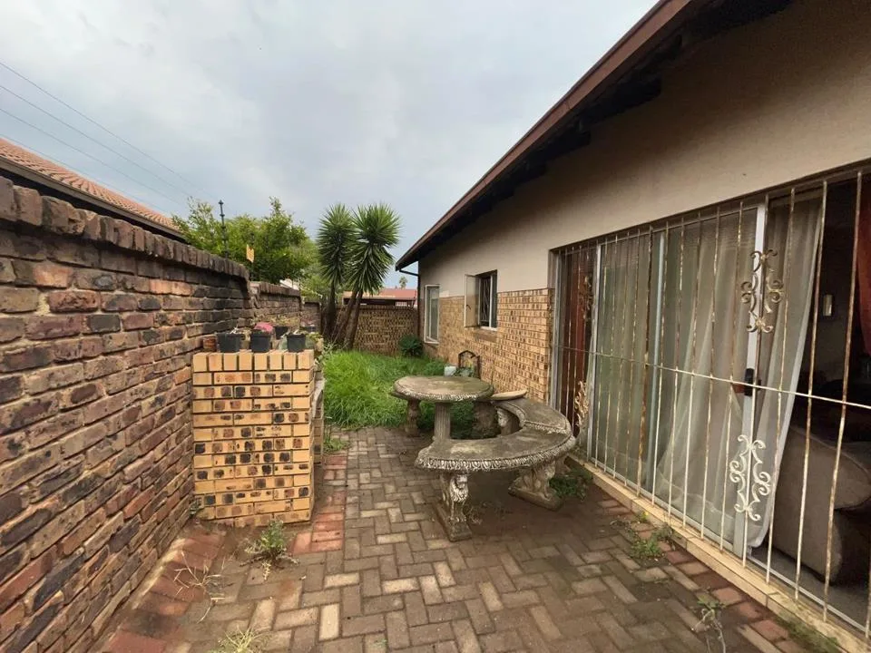 4 Bedroom House for sale in Del Judor Ext 4