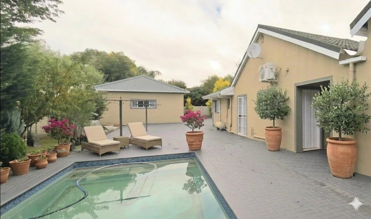 6 Bedroom House for sale in Heuwelsig