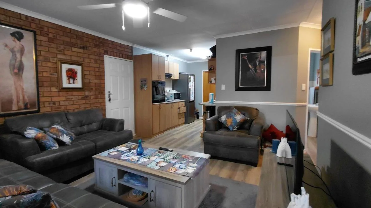 2 Bedroom Townhouse for sale in Langenhovenpark