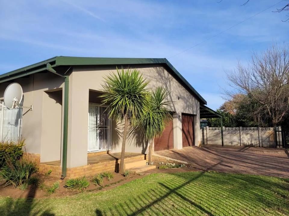 4 Bedroom House for sale in Panorama