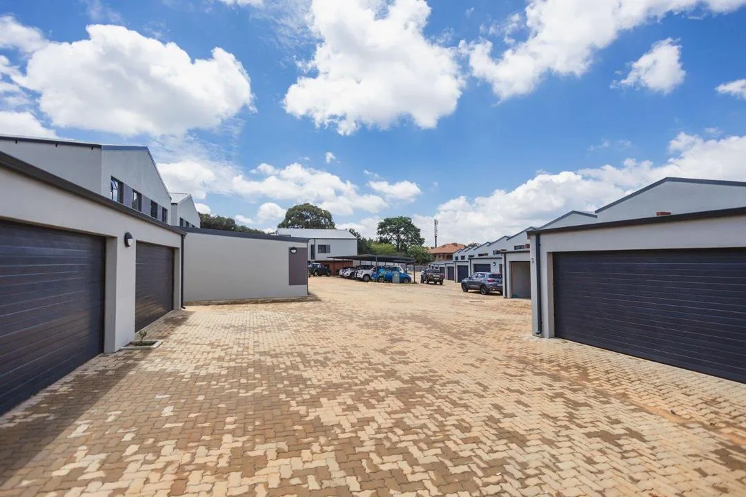 3 Bedroom Townhouse to rent in Olympus AH