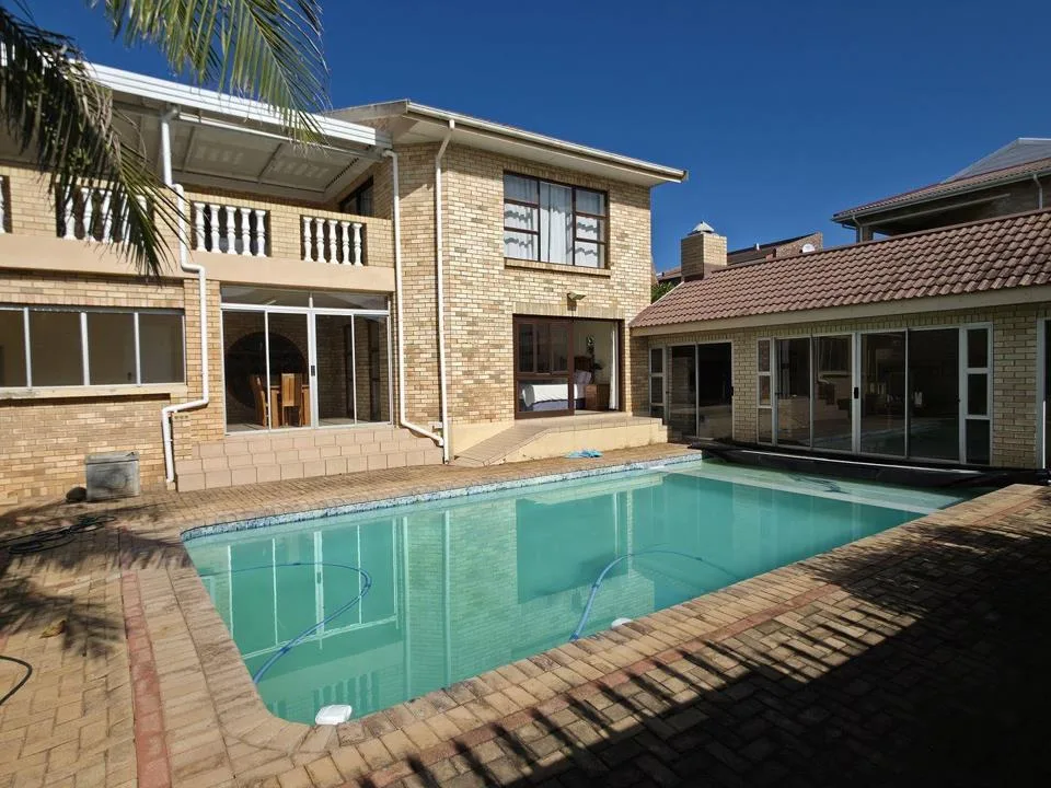 9 Bedroom House for sale in Noorsekloof