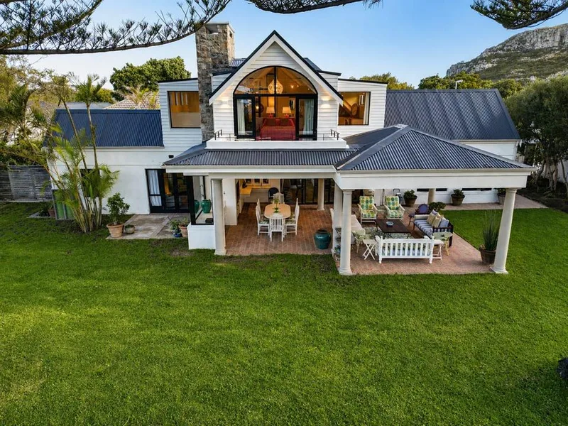 4 Bedroom House to rent in Eastcliff