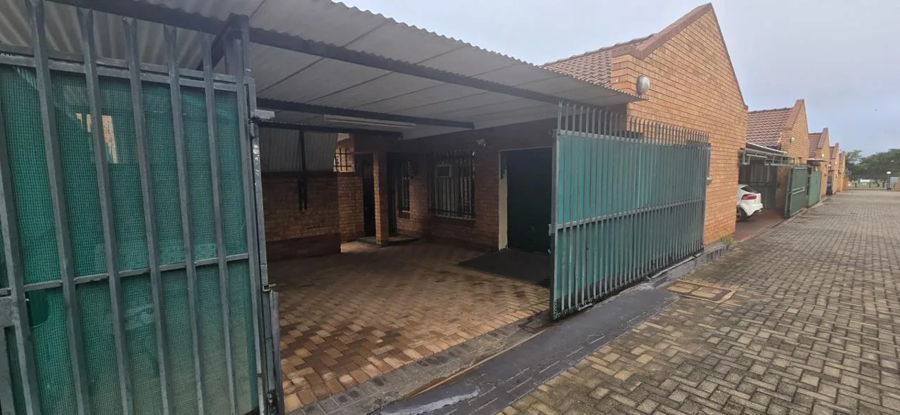 3 Bedroom House for sale in Sterpark