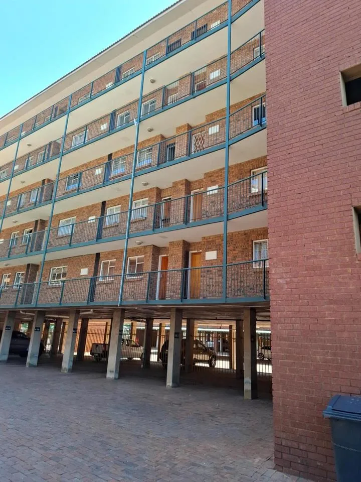 2 Bedroom Apartment / flat to rent in Die Hoewes