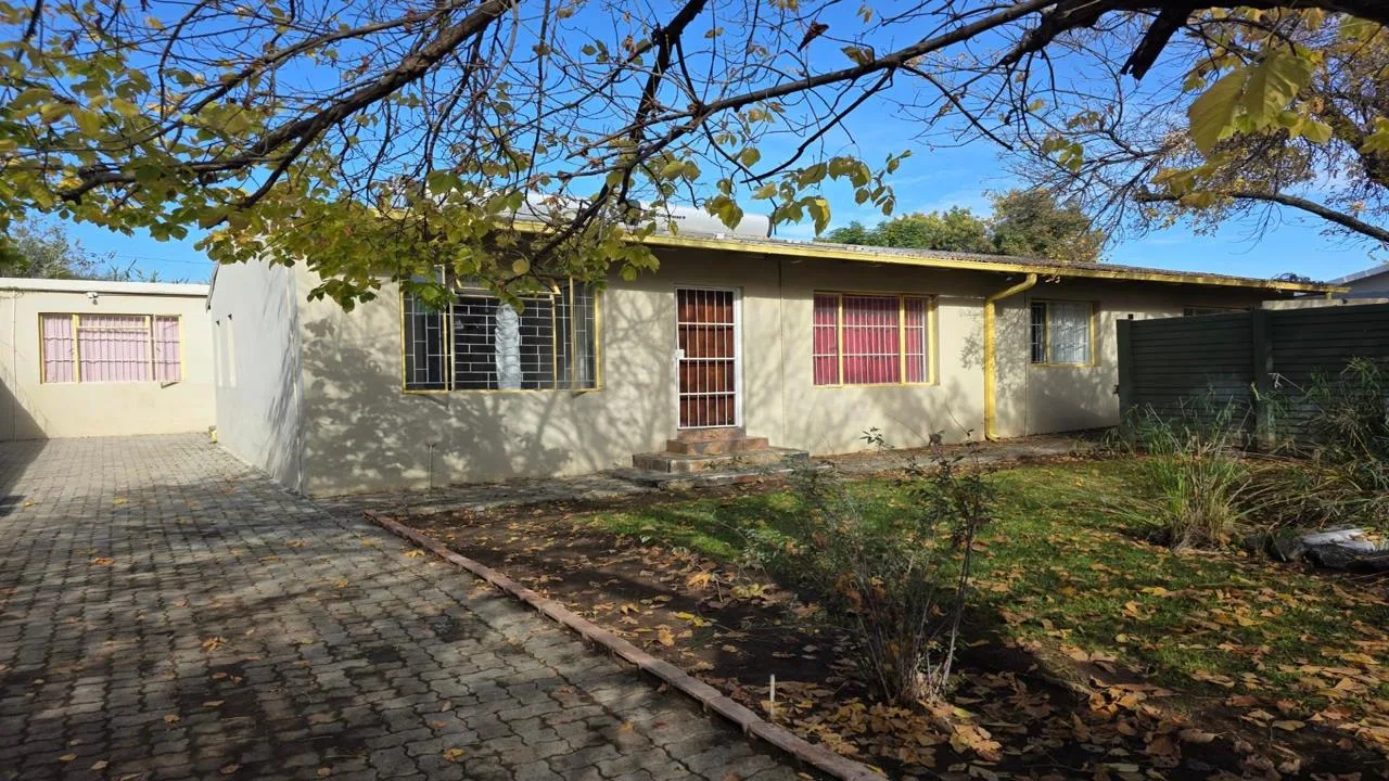 9 Bedroom House for sale in Brandwag
