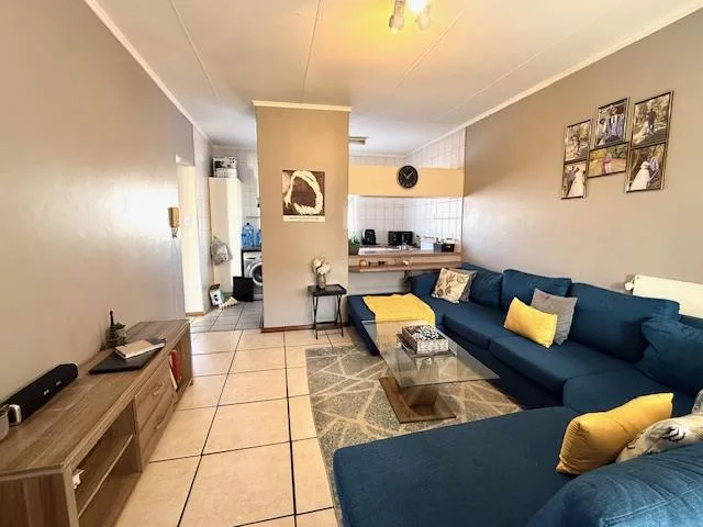 2 Bedroom Townhouse for sale in Langenhovenpark